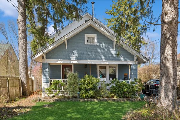 Exterior, Facade, American Craftsman