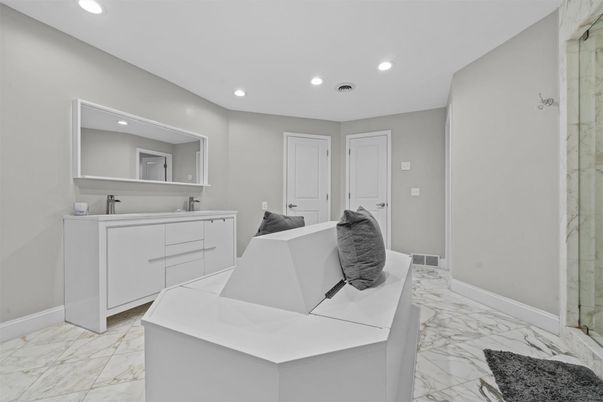Bathroom, Interior, Marble, Recessed Lighting