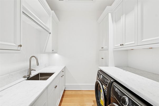 Interior, Washer, Wood Texture Flooring