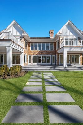 Exterior, Facade, Farmhouse