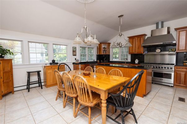 Chandelier, Dining room, Interior, Kitchen, Pendant Lights, Stainless Steel Appliances