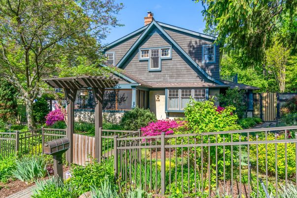 Exterior, Facade, Queen Anne Victorian