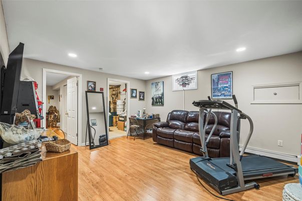 Fitness Equipment, Interior, Recessed Lighting, Wood Texture Flooring