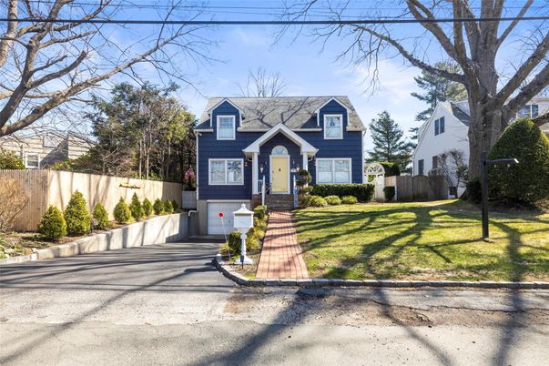 Exterior, Facade, Cape Cod