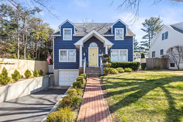 Attached, Exterior, Facade, Cape Cod
