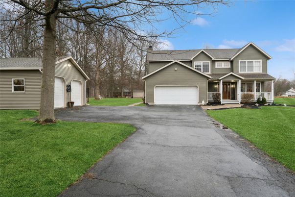 Attached, Exterior, Facade, Farmhouse