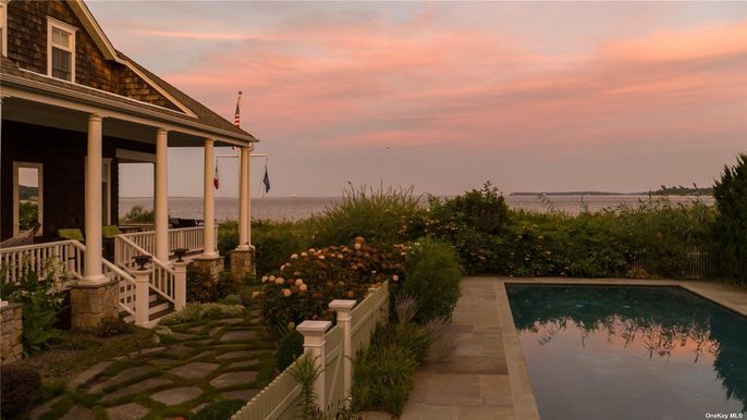 Exterior, Pool, Water