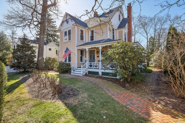 Exterior, Facade, Queen Anne Victorian