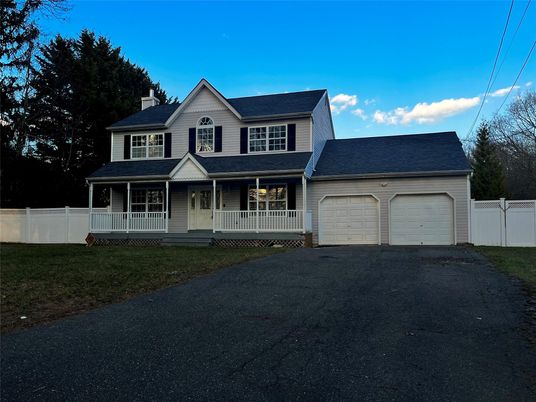 Attached, Exterior, Facade, Farmhouse