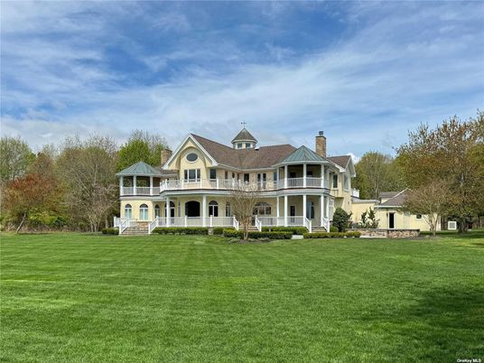 Backyard, Exterior, Facade, Queen Anne Victorian