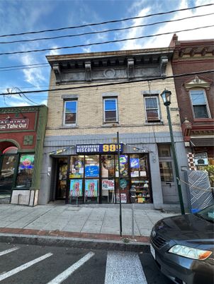 Exterior, Facade, Brick Facade, Rowhouse