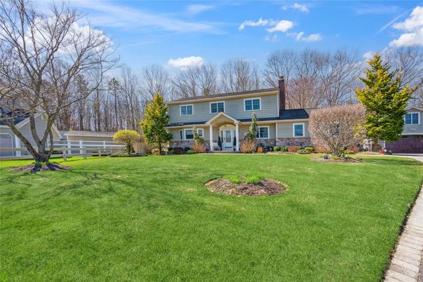 Backyard, Exterior, Facade, Raised Ranch