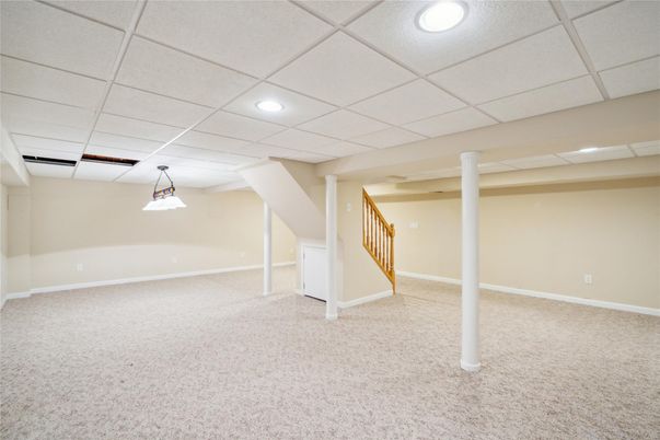 Empty room, Interior, Recessed Lighting