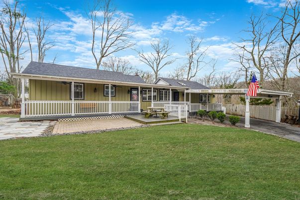 Backyard, Exterior, Facade, Ranch