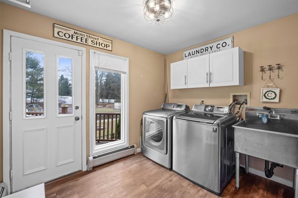 Interior, Washer, Wood Texture Flooring