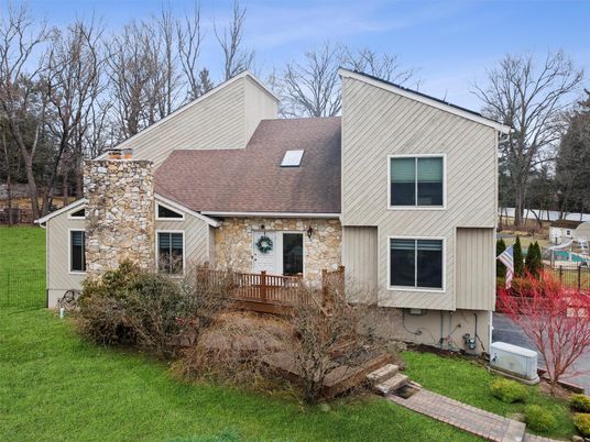 Exterior, Facade, Farmhouse