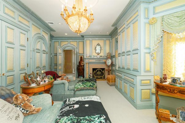 Chandelier, Fireplace, Interior, Living room, Recessed Lighting