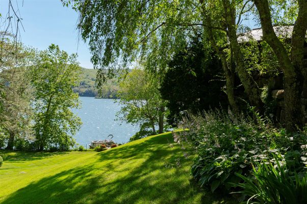 Exterior, Lake