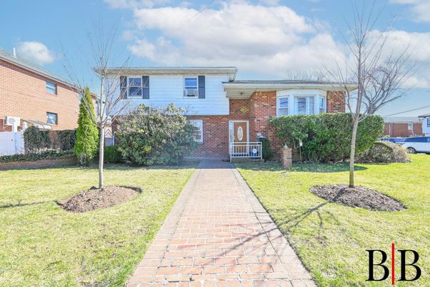 Exterior, Facade, Brick Facade, Split Level