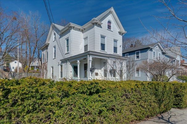 Exterior, Facade, Queen Anne Victorian