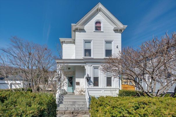Exterior, Facade, Queen Anne Victorian