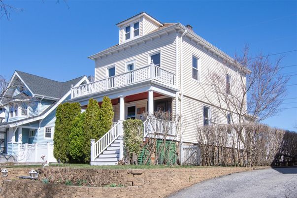 Exterior, Facade, Queen Anne Victorian