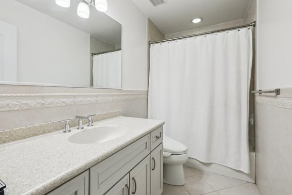 Bathroom, Interior, Recessed Lighting