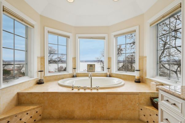 Bathroom, Interior, Recessed Lighting