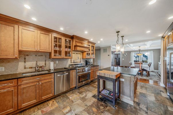 Dining room, Interior, Kitchen, Pendant Lights, Recessed Lighting, Stainless Steel Appliances