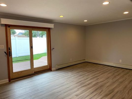 Empty room, Interior, Recessed Lighting, Wood Texture Flooring