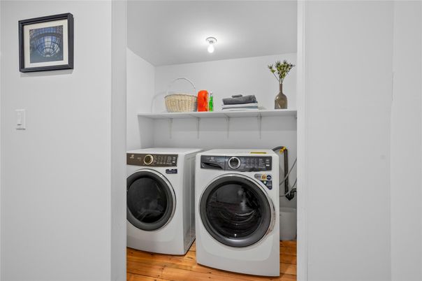 Interior, Washer, Wood Texture Flooring