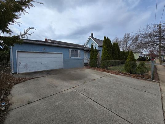 Detached Garage, Exterior