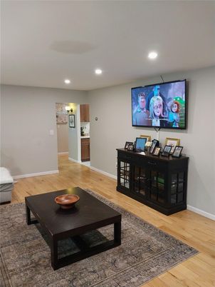 Interior, Recessed Lighting, Wood Texture Flooring