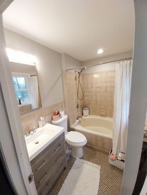 Bathroom, Interior, Recessed Lighting