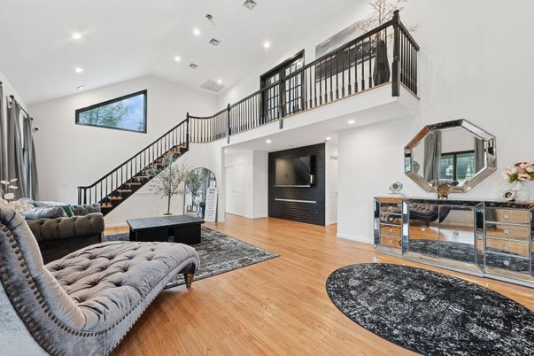 Interior, Recessed Lighting, Wood Texture Flooring