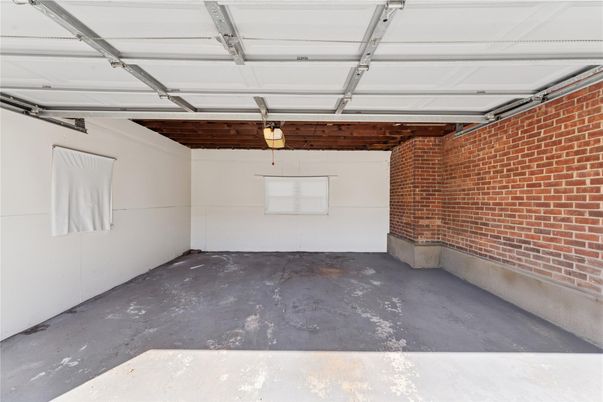 Garage, Interior, Stone Walls