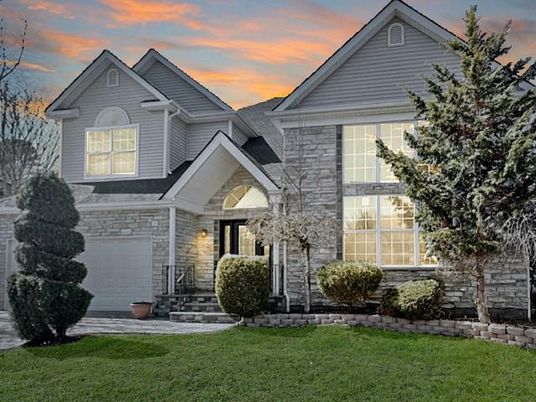 Attached, Exterior, Facade, Brick Traditional
