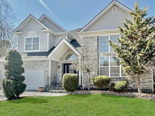 Attached, Exterior, Facade, Brick Traditional