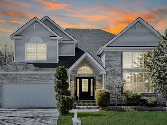 Attached, Exterior, Facade, Brick Traditional