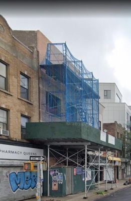 Exterior, Facade, Modern