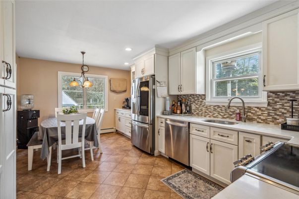 Dining room, Interior, Kitchen, Pendant Lights, Recessed Lighting, Stainless Steel Appliances