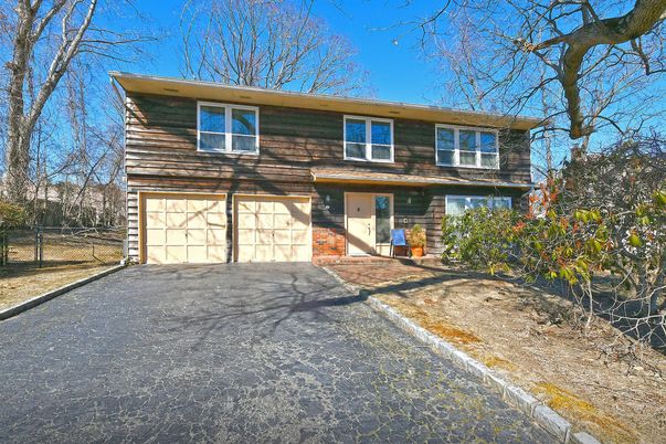 Attached, Exterior, Facade, Raised Ranch