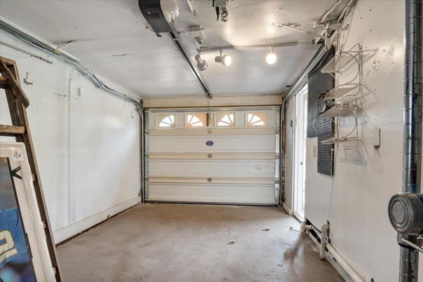 Garage, Interior