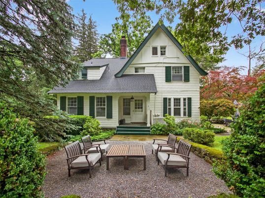 Exterior, Facade, Queen Anne Victorian