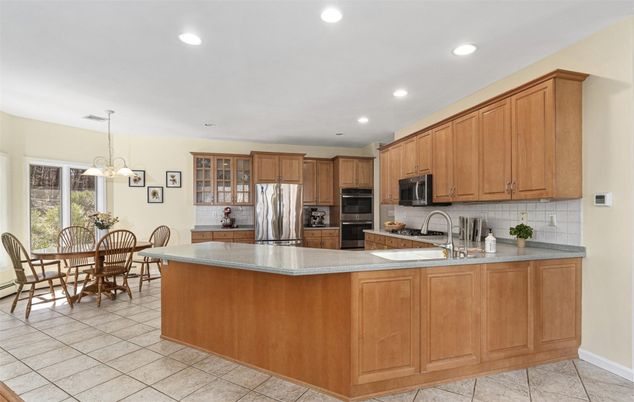 Dining room, Interior, Kitchen, Pendant Lights, Recessed Lighting, Stainless Steel Appliances