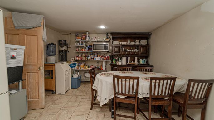 Dining room, Interior, Recessed Lighting