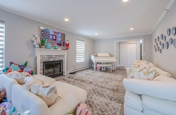 Fireplace, Interior, Living room, Piano, Recessed Lighting