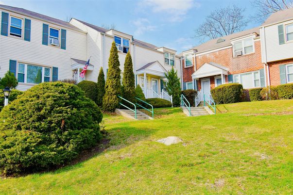 Exterior, Facade, Brick Facade, Rowhouse