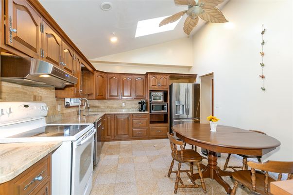 Dining room, Interior, Kitchen, Recessed Lighting, Stainless Steel Appliances