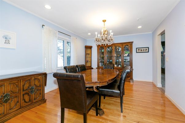 Chandelier, Dining room, Interior, Recessed Lighting, Wood Texture Flooring